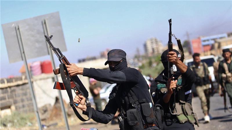 Bilder des Tages Syrische Sicherheitskräfte sind nach tagelangen Kämpfen zwischen unterschiedlichen bewaffneten Gruppen in der Region in der Stadt Sweida im Süden Syriens im Einsatz.