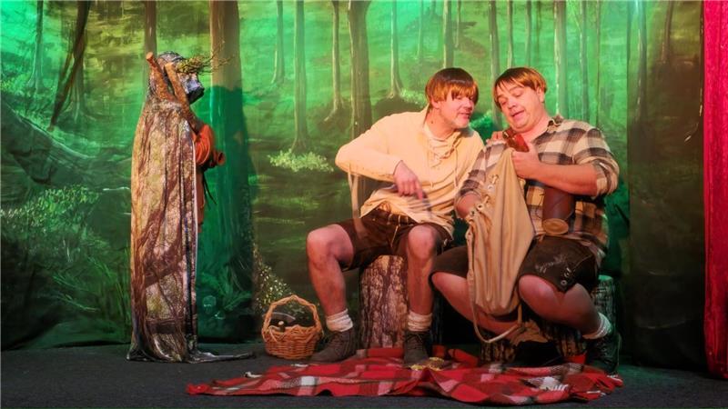 Szene aus „Die goldene Gans“- aufgeführt vom Zwergentheater „Die Märchenhaften“.