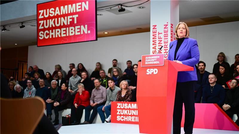 Szene aus dem Willy-Brandt-Haus am Wochenende: Parteichefin Bärbel Bas verteidigte den Sozialstaat. (Archivfoto)