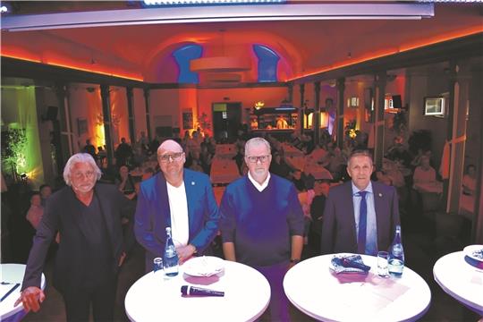 TAGEBLATT-Chefredakteur Wolfgang Stephan moderierte den Talk zur Wahl in der Schönen Fernsicht mit den Bürgermeister-Kandidaten Jan Dohrmann, Michael Gosch und Timo Gerke (von links), 100 TAGEBLATT-Leser verfolgten den Kampf ums Rathaus in 