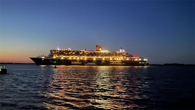 TAGEBLATT-Leser Gerd Bröhan hat die "Queen Mary 2" auf der Elbe fotografiert. (Archivbild)