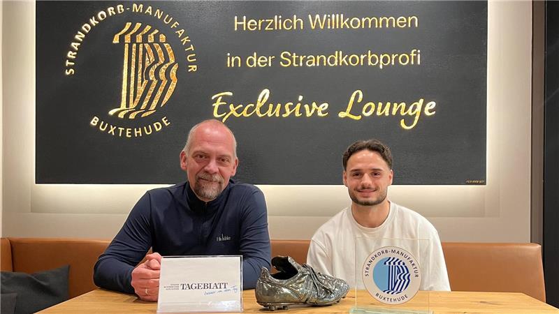 TAGEBLATT-Sportchef Daniel Berlin (links) plaudert mit D/A-Spieler Robin Kölle über die Wasserschlacht in Emden, Bruderliebe und einen Hamster im Schlafzimmer.