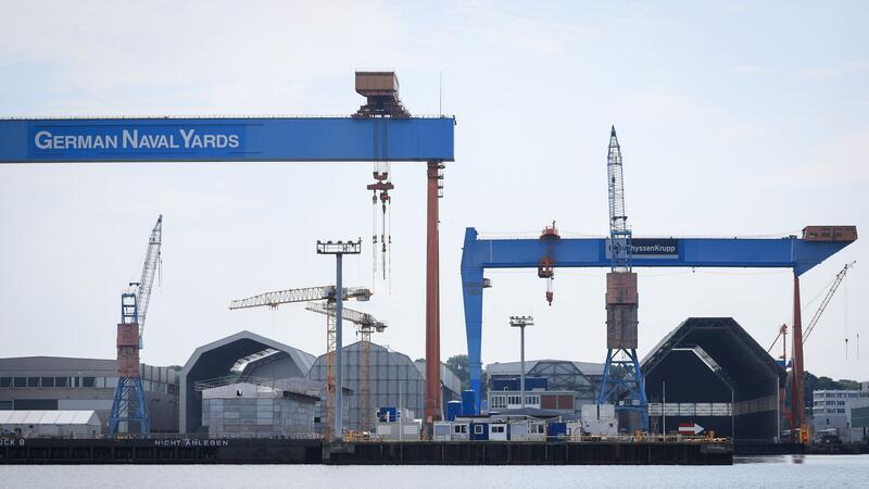 TKMS hat Interesse an der Kieler Nachbarwerft German Nval Yards. (Archivbild)