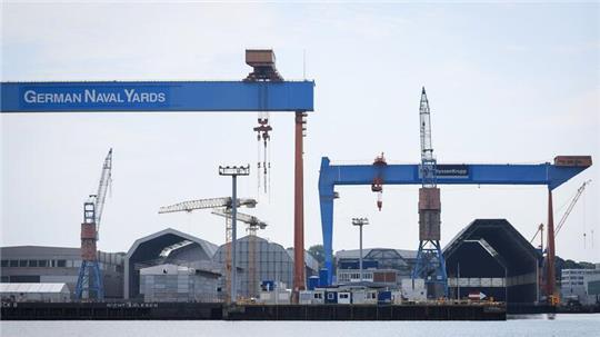 TKMS hat Interesse an der Kieler Nachbarwerft German Nval Yards. (Archivbild)