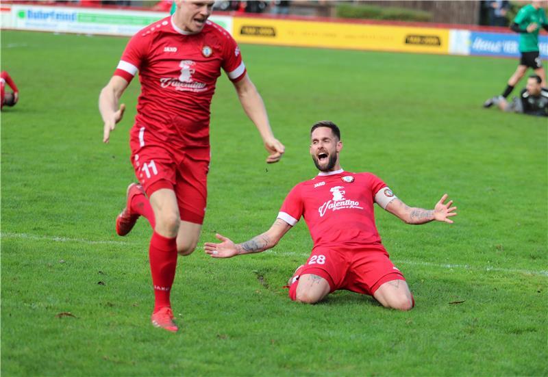 TSV-Kapitän Michel Junge und seine Wiepenkathener sind die Gejagten.