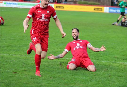 TSV-Kapitän Michel Junge und seine Wiepenkathener sind die Gejagten.