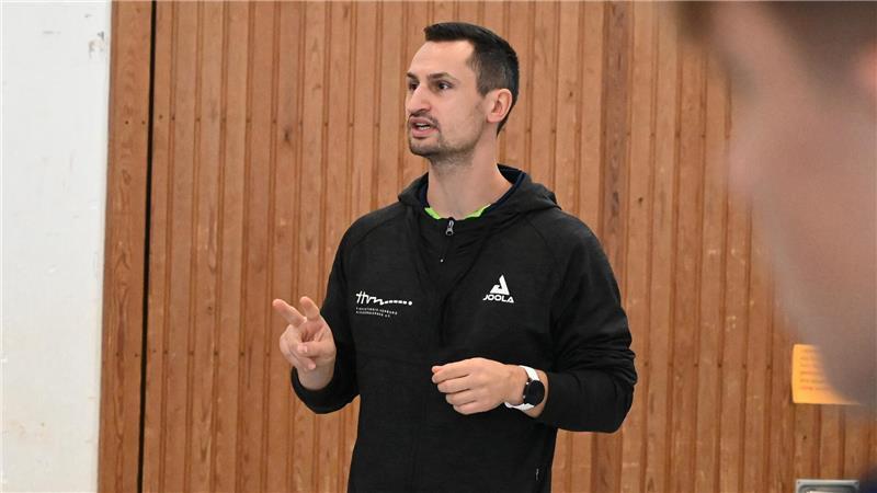 Tischtennis kämpft im Kreis Stade - So soll der Sport wieder wachsen TTVN-Referent Michell Zimmermann: „Wichtig ist, dass die Trainer verstehen, wie man Technik vermittelt.“