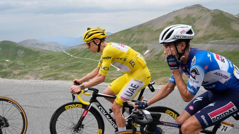 Tadej Pogacar auf der 19. Etappe der 111. Tour de France.