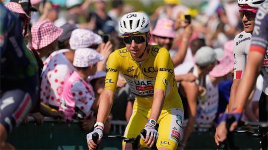 Tadej Pogacar bleibt Gesamtführender der Tour de France.