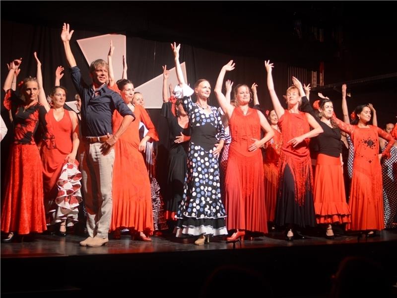 Tänzerinnen und Tänzer der Flamencoschule .