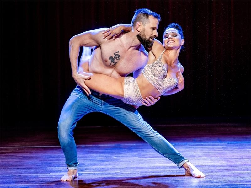 Tänzerische Show-Einlage beim Opernball 2022. Foto: Martin Elsen