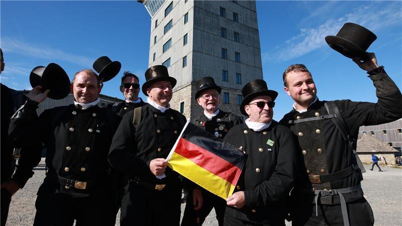 Bilder des Tages Tag der Einheit: Schornsteinfeger feiern auf dem Brocken