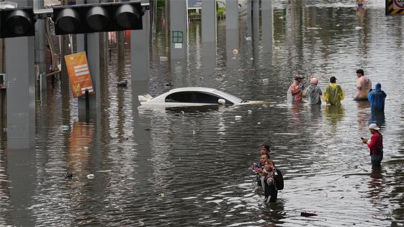 Hochwasser in Bangkok beeinträchtigt Luftverkehr Tagelanger Starkregen hatte das Hochwasser ausgelöst.