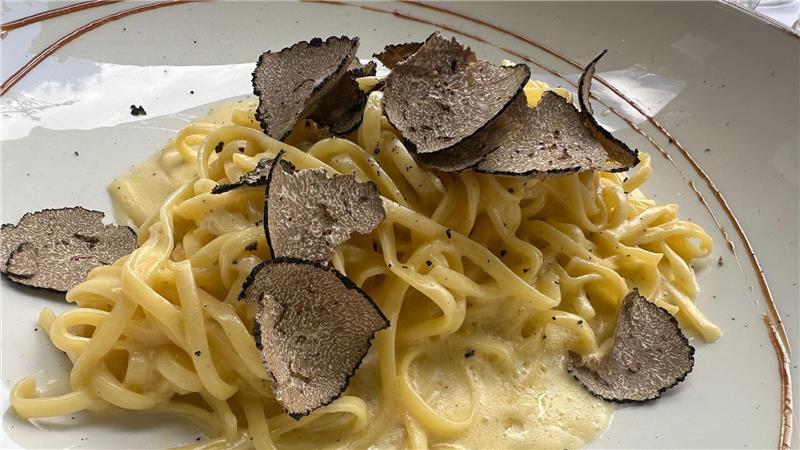 Warum Trüffel Trendfood sind Tagliolini Al Tartufo Nero - Trüffelnudeln in einem Berliner Restaurant.