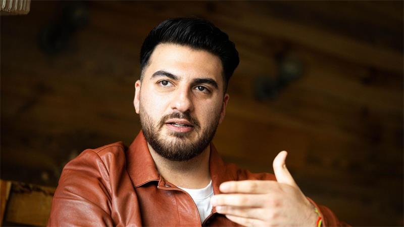 Tahsim Durgun möchte der Generation seiner Eltern eine Stimme geben. 