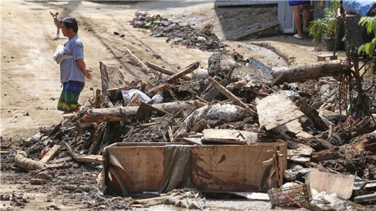 Taifun „Kalmaegi“ hinterließ eine Spur der Verwüstung - nun folgt der nächste Sturm. 