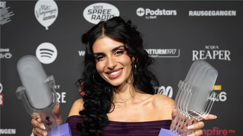 „Take Me Späti“-Moderatorin Sara Arslan sahnte beim Deutschen Podcast Award ab.