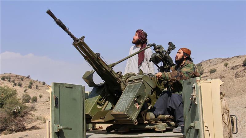 Taliban-Kämpfer griffen am Donnerstagabend pakistanische Stellungen an.