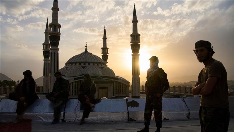Taliban stehen Wache auf dem Nadir-Khan-Hügel in Kabul.