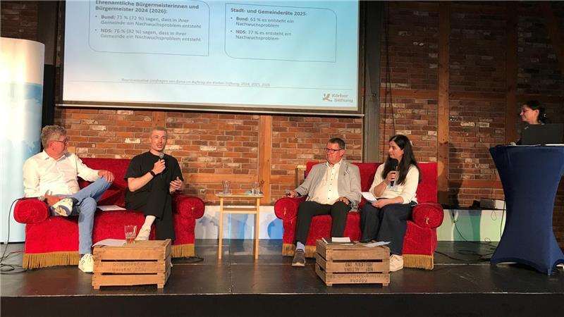 Talkrunde in Stade: Wo Geld fehlt, schwindet auch die Demokratie Talkrunde mit Fragen aus der Zuhörerschaft.