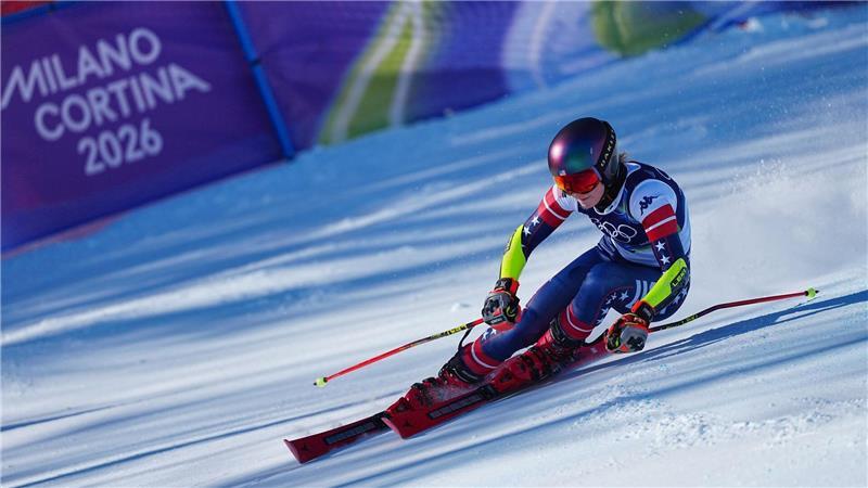 Talwärts -  Mikaela Shiffrin fährt im ersten Lauf beim Riesenslalom.