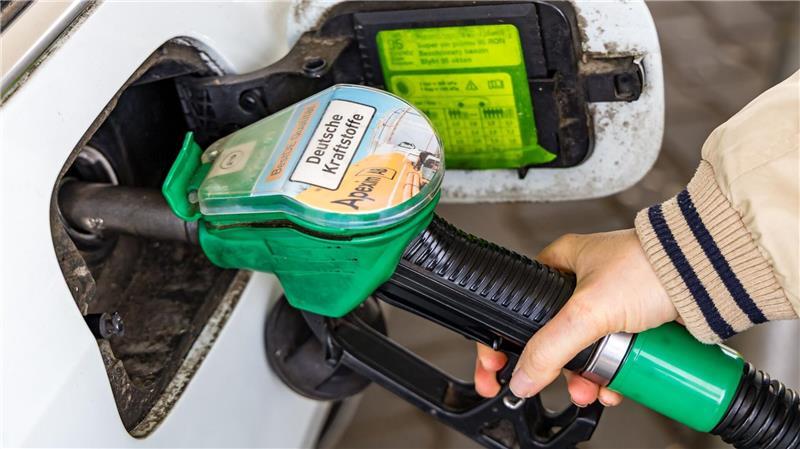 Tanken in Polen ist deutlich günstiger als in Deutschland. (Archivbild)