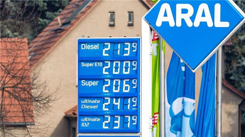 Tanken ist teuer geworden. (Symbolbild)