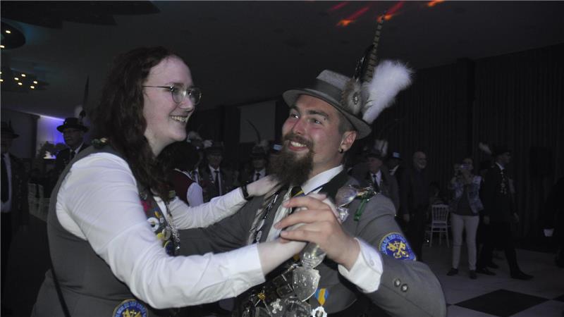 Jungschützen der Buxtehuder Gilde: Warum sie so viel Spaß an Tradition haben Tanz ins Jungschützenkönigsjahr: Svenja Dierks und Oskar Hell.