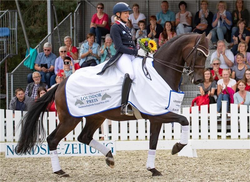 Tanzten in Elmlohe schon zum Sieg: Ingrid Klimke mit ihrem damaligen Pferd Bluetooth. In diesem Jahr werden die Besucher die Olympiasiegerin erneut im Dressurviereck der Reitertage sehen. Foto: Pfeil