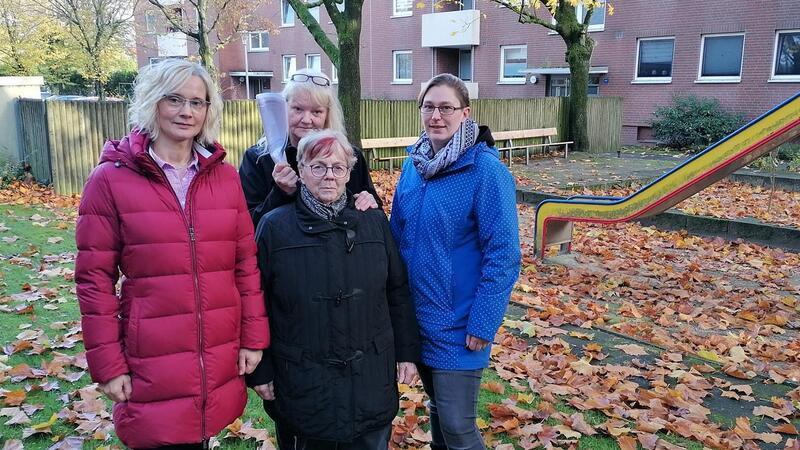Tatjana Werner (v.l.), Monika Bewer, Helma Krüger und Jessica Franzmann gehören zu den 51 Parteien, die sich gegen hohe Nachzahlungen wehren.