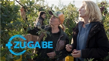 Tatort-Kommissarin Charlotte Lindholm (rechts) ermittelt im Obsthof während der Apfelernte.