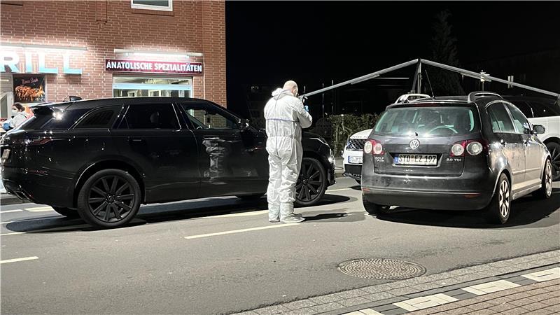 Clan-Prozess: Stader Richter wirft Zuschauer nach Drohung aus dem Gericht Tatort Salztor: Die Spurensicherung der Polizeiinspektion Stade war am 22. März 2024 bis tief in die Nacht im Einsatz.