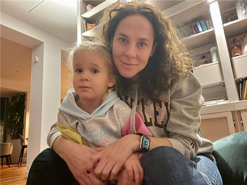 Tatyana Bevzyuk schickt Grüße und dieses Selfie mit ihrer dreijährigen Tochter Mascha aus Odessa.