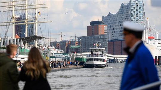 Taucher bargen den männlichen Leichnam in der Hamburger HafenCity (Symbolbild).