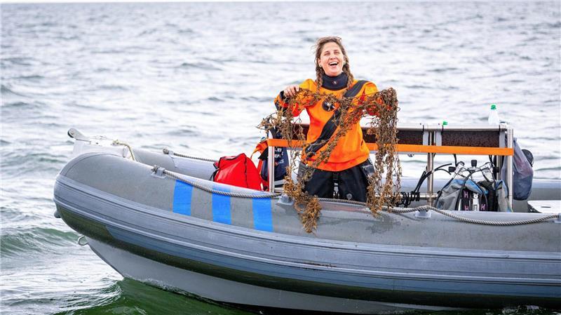 Taucher bergen kiloweise Geisternetze aus der Nordsee Taucher des Vereins Ghost Diving Germany haben viele Geisternetze aus der Nordsee vor der niedersächsischen Küste geborgen.