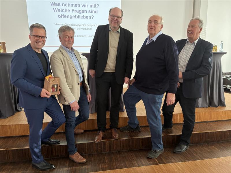 Tauschten sich bei der Küstenschutzkonferenz aus: Kai Seefried, Ulrich Ostermann, Christian Meyer, Wilhelm Ulferts und Godehard Hennies (von links).