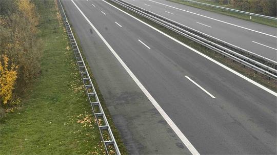 Tausende Äpfel sorgten am Samstag wieder für eine Sperrung der Autobahn 26.