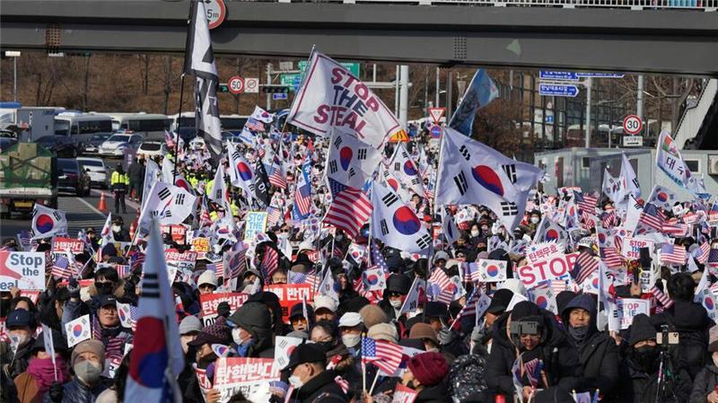 Festnahme des Präsidenten in Südkorea gescheitert Tausende Anhänger Yoons demonstrierten seit dem Neujahrstag gegen den Festnahme-Befehl.
