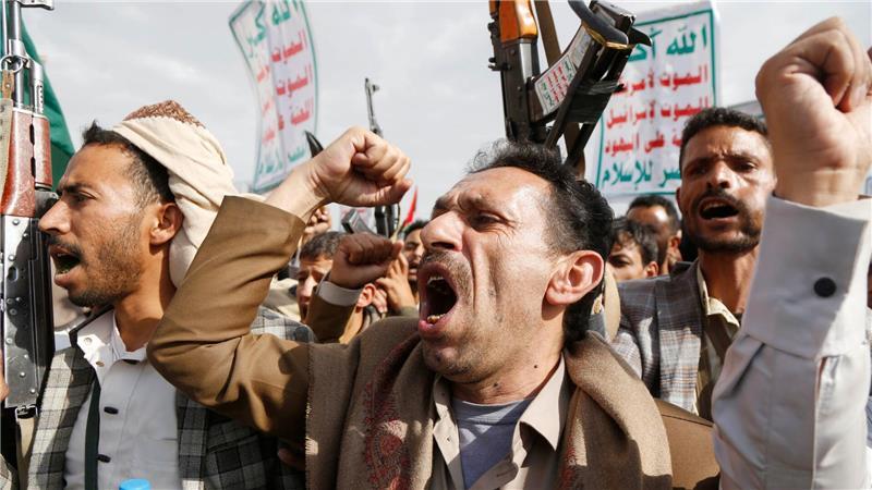 Bilder des Tages Tausende Jemeniten versammelten sich am Freitag auf öffentlichen Plätzen in den von den Houthi kontrollierten Provinzen, um ihre Unterstützung für den Gazastreifen und den Iran zu bekunden.
