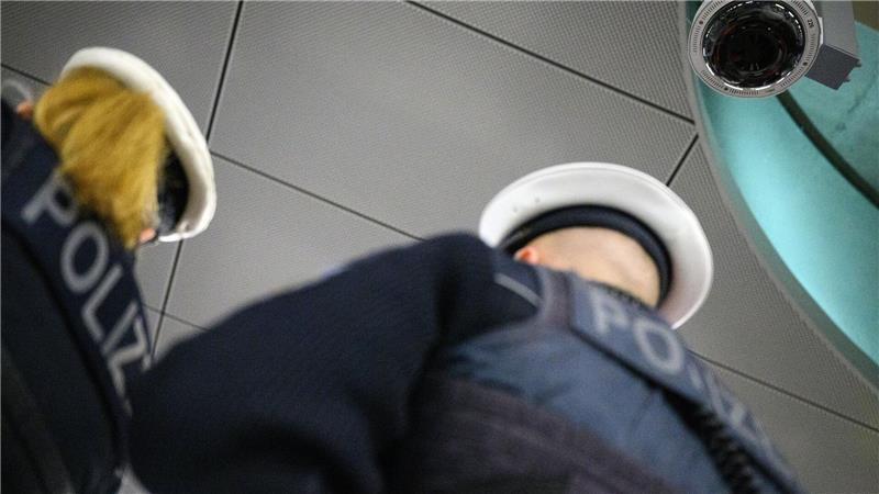 Tausende Kameras sind in Bahnhöfen installiert. (Archivbild)