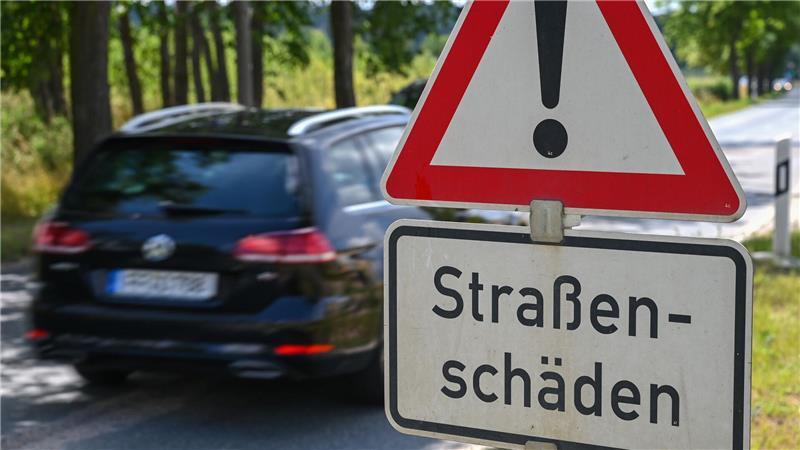 Fast 25.000 Kilometer Fernstraßen mit Schäden Tausende Kilometer Straßen und Schienen sind reparaturbedürftig. (Archivbild)