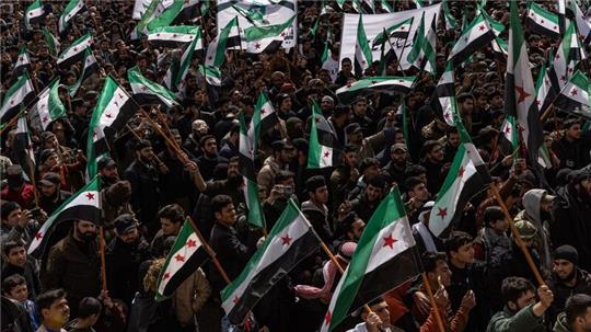 Tausende Menschen in Syrien haben zum Jahrestag des Kriegsausbruchs im Land gegen die Regierung von Machthaber Bashar Al-Assad demonstriert.