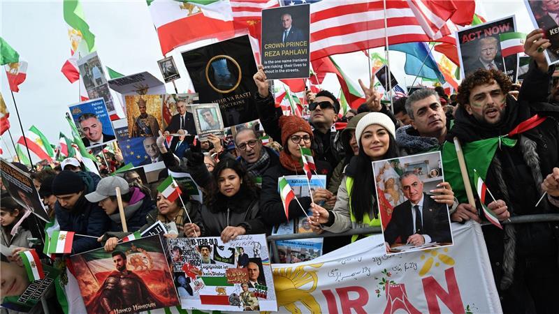 Tausende demonstrierten in München gegen die politische Führung im Iran.