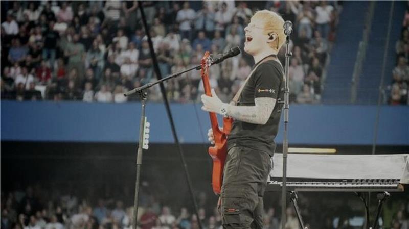 Hamburg steht Kopf wegen Ed Sheeran - viele Fans aus der Region feiern mit Tausende feiern ihren Star: Ed Sheeran begeistert im ausverkauften Volksparkstadion seine Fans - auch viele aus dem Cuxland.
