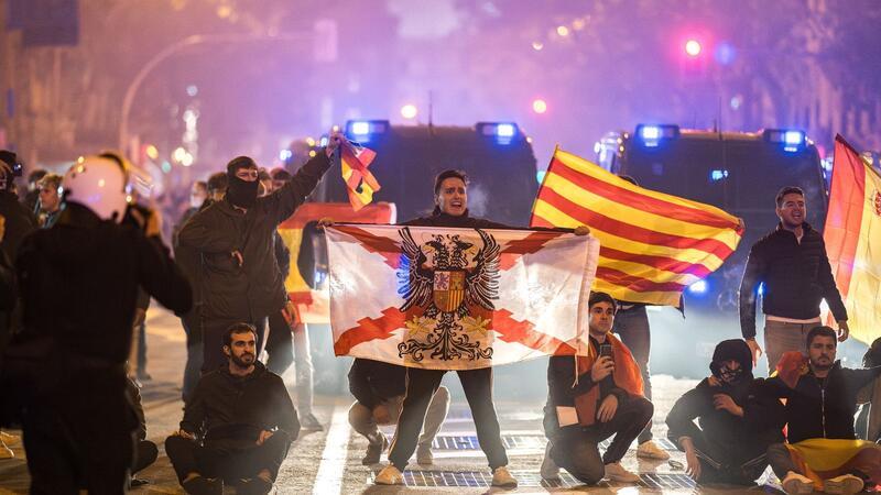 Tausende von Menschen beschimpften in den letzten Tagen Sánchez.