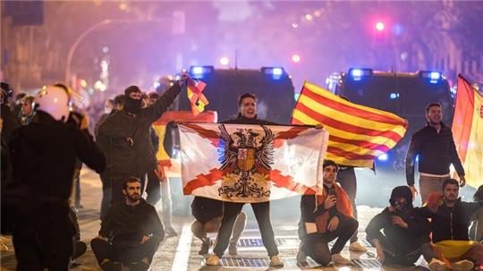 Tausende von Menschen beschimpften in den letzten Tagen Sánchez.