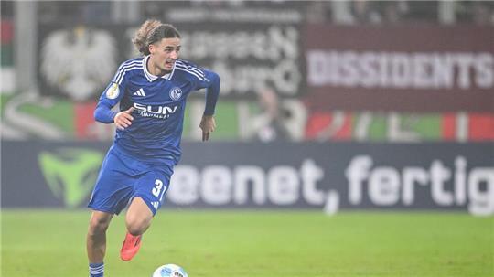 Taylan Bulut verlängert seinen Vertrag beim FC Schalke 04. 