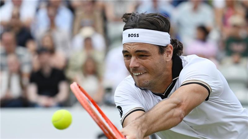 Shelton feiert Titel in Stuttgart - Deutsches Duo siegt Taylor Fritz verpasste den zweiten Stuttgart-Titel nach 2025.