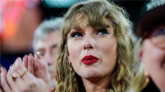 Taylor Swift bei einem NFL-Spiel in Baltimore.