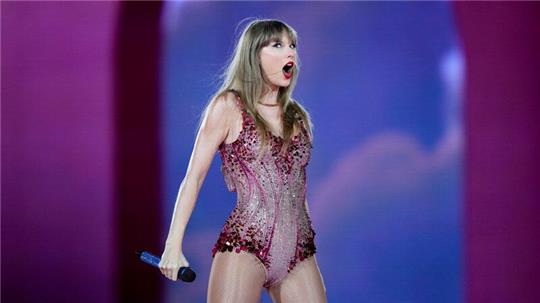 Taylor Swift tritt im Monumental-Stadion während eines Konzerts im Rahmen ihrer «The Eras Tour» in Buenos Aires auf. Betrüger haben Tickets gestohlen.